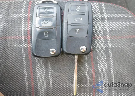 2010 Volkswagen Gti 2-Door z USA, uszkodzony, nr VIN WVWEV7AJ5AW074116